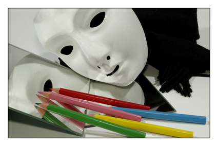 masque blanc, miroir, yeux noirs, ducruet